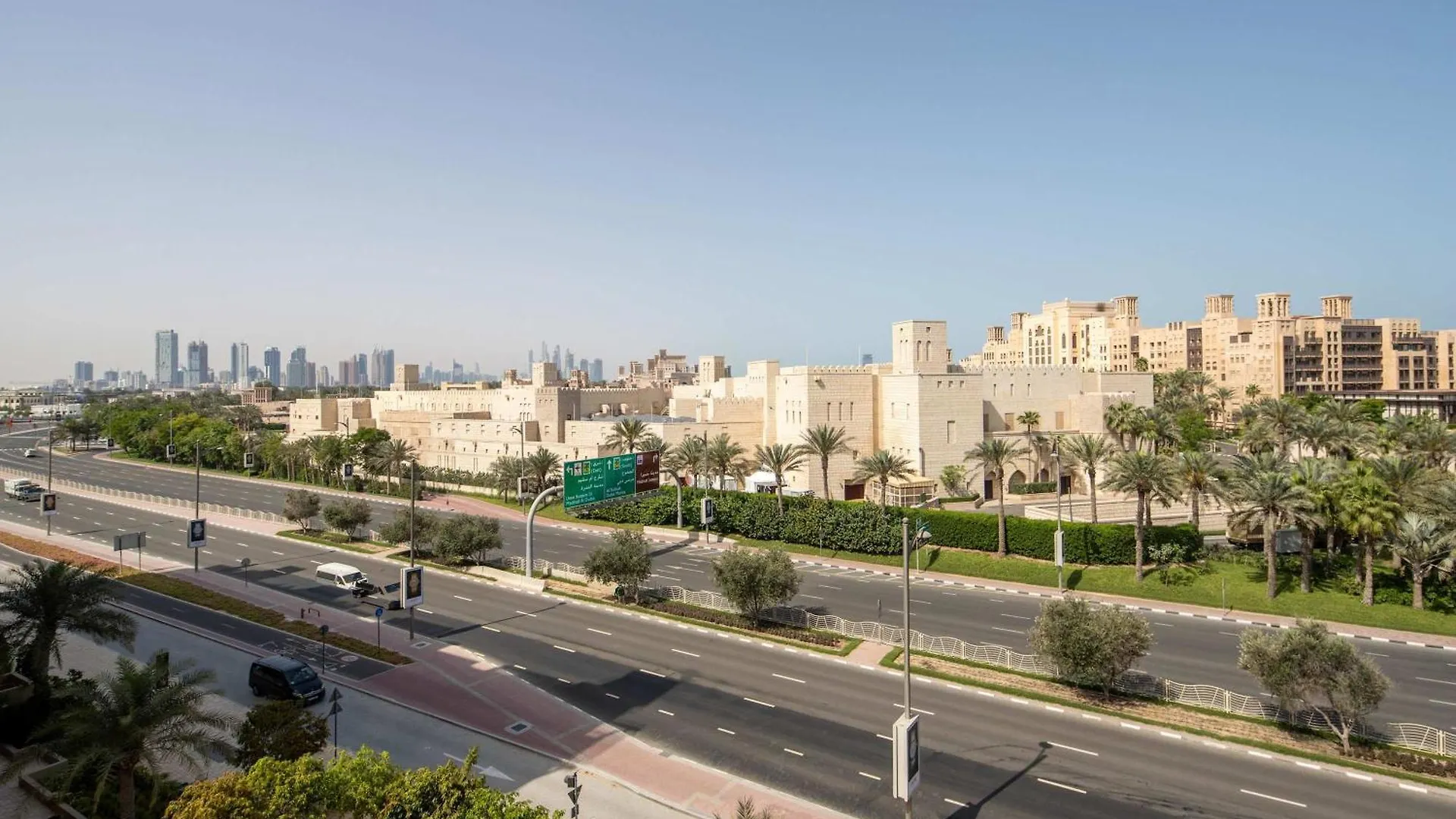 Frank Porter - Lamtara 3 Dubai Apartment