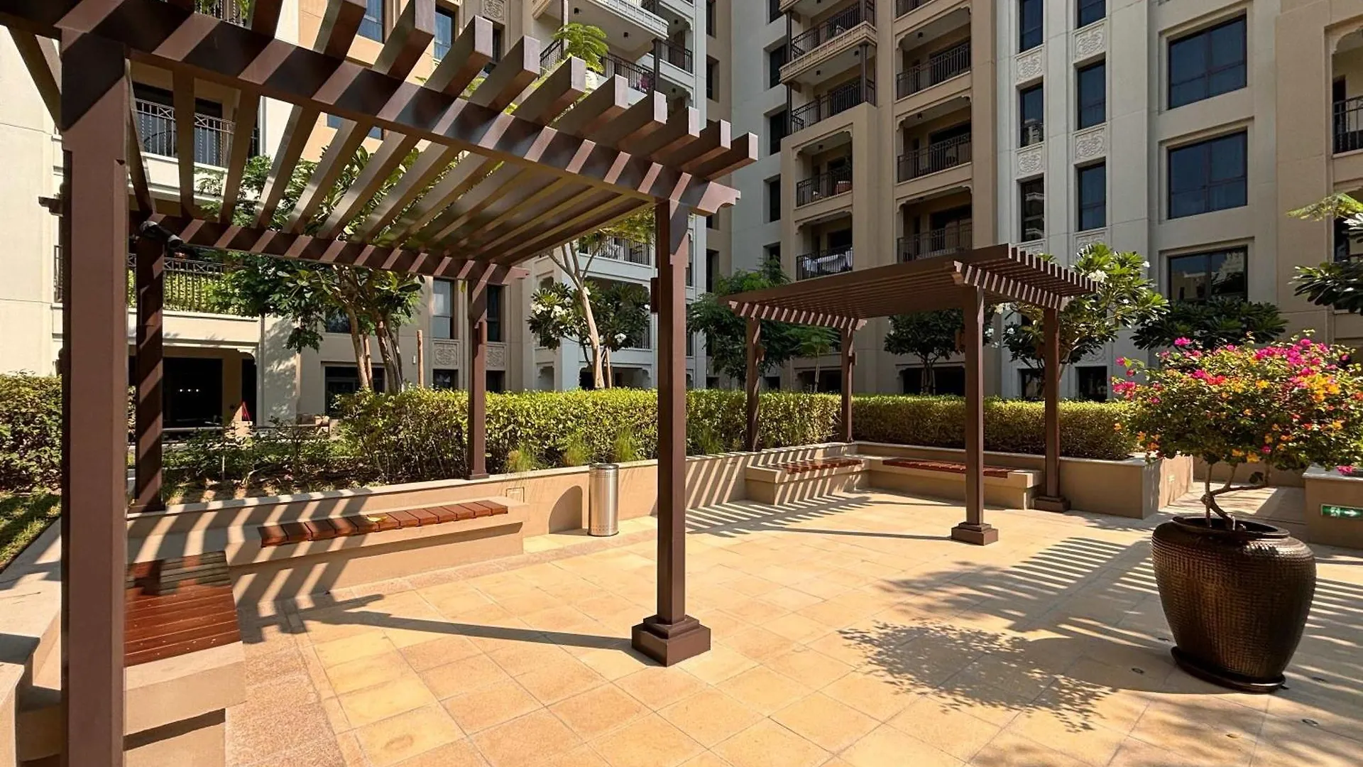 Frank Porter - Lamtara 3 Dubai Apartment